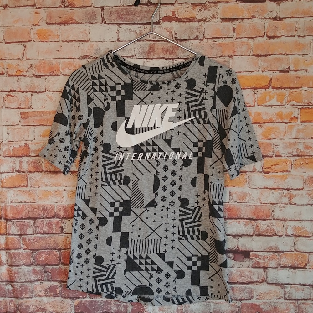 Nike tee international athletic cut shirt